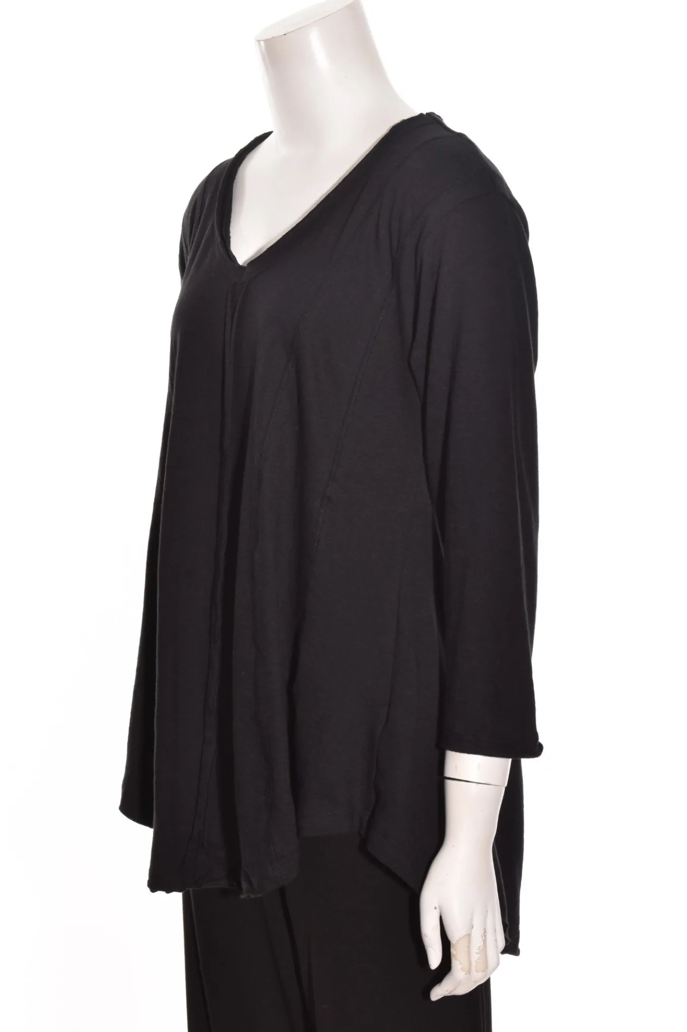 Apny. Flowy V-Neck Tee.