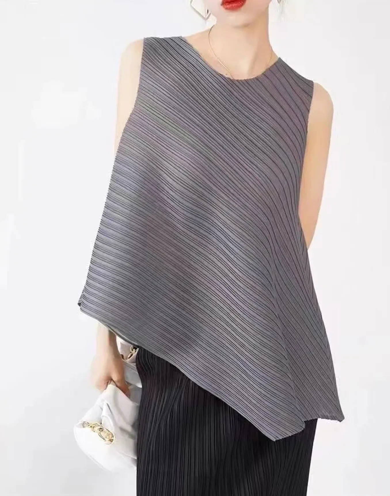 Vanite Couture. Angled Hem Tank.