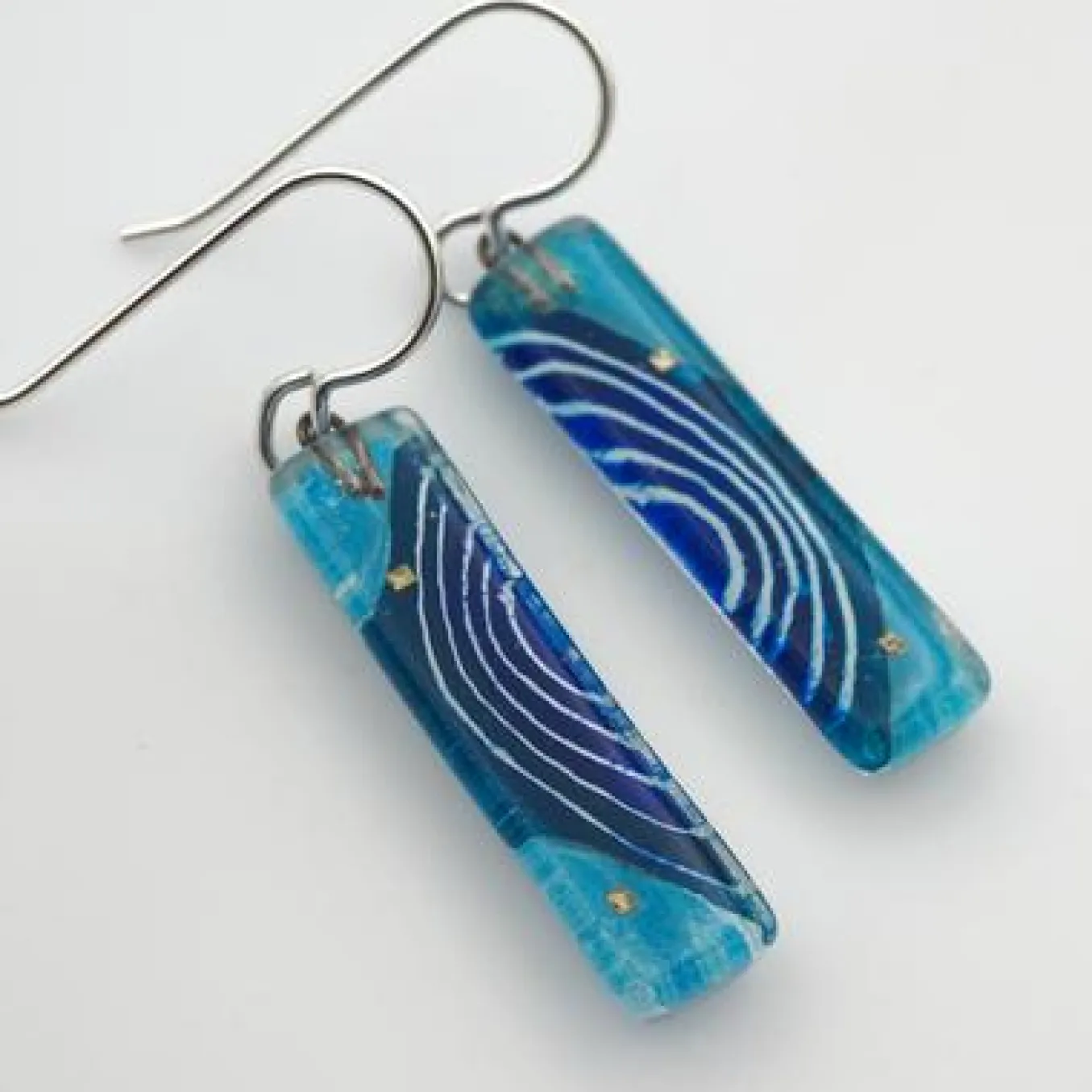 Momo. Earrings. Deep Blue Mesmer Medium Bars.