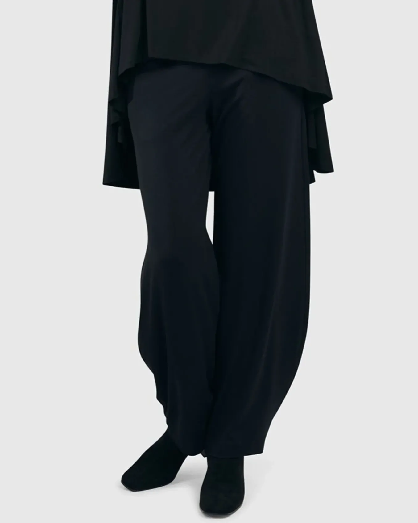 Alembika. Essential Flow Pant.