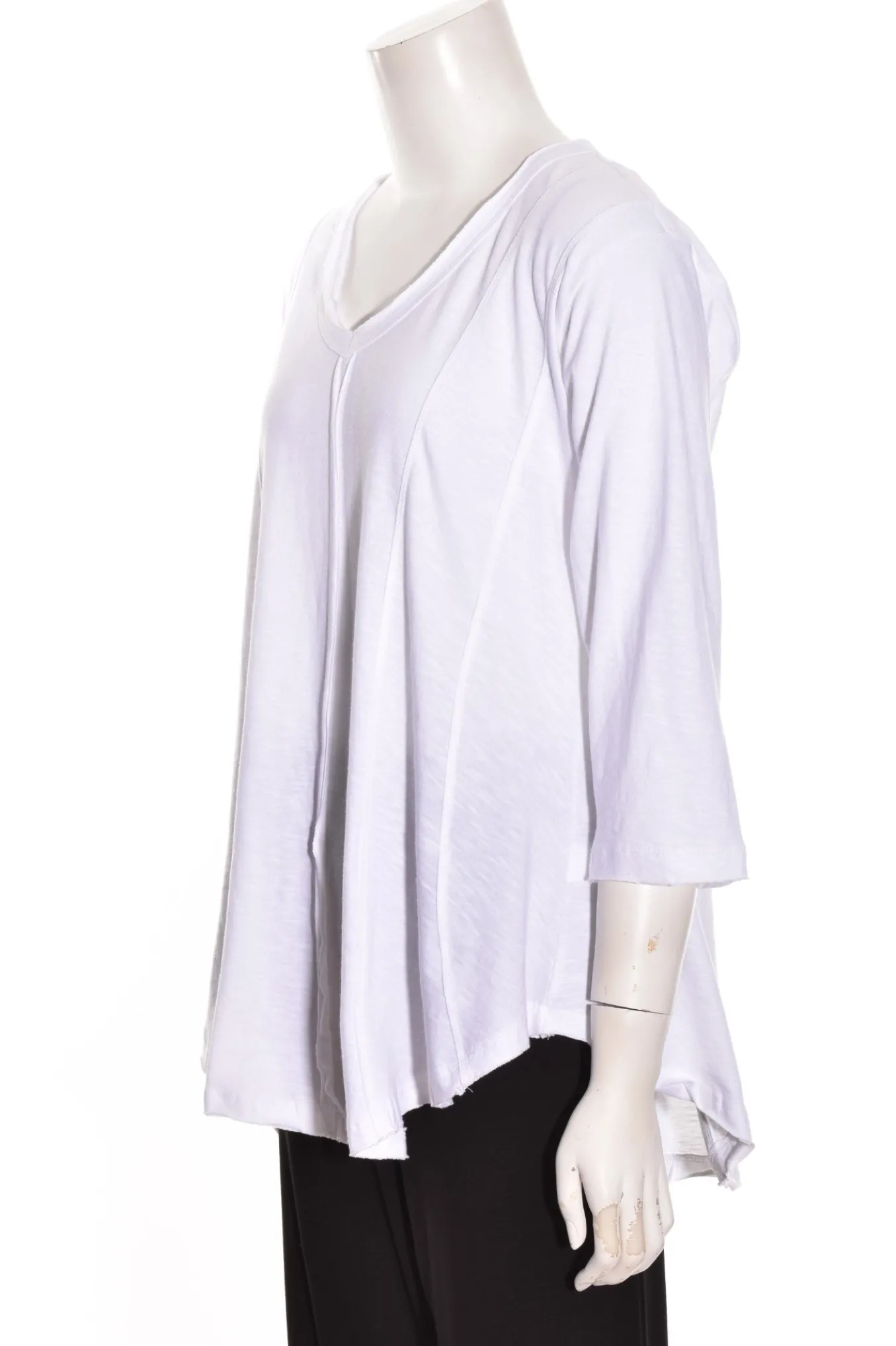 Apny. Flowy V-Neck Tee.