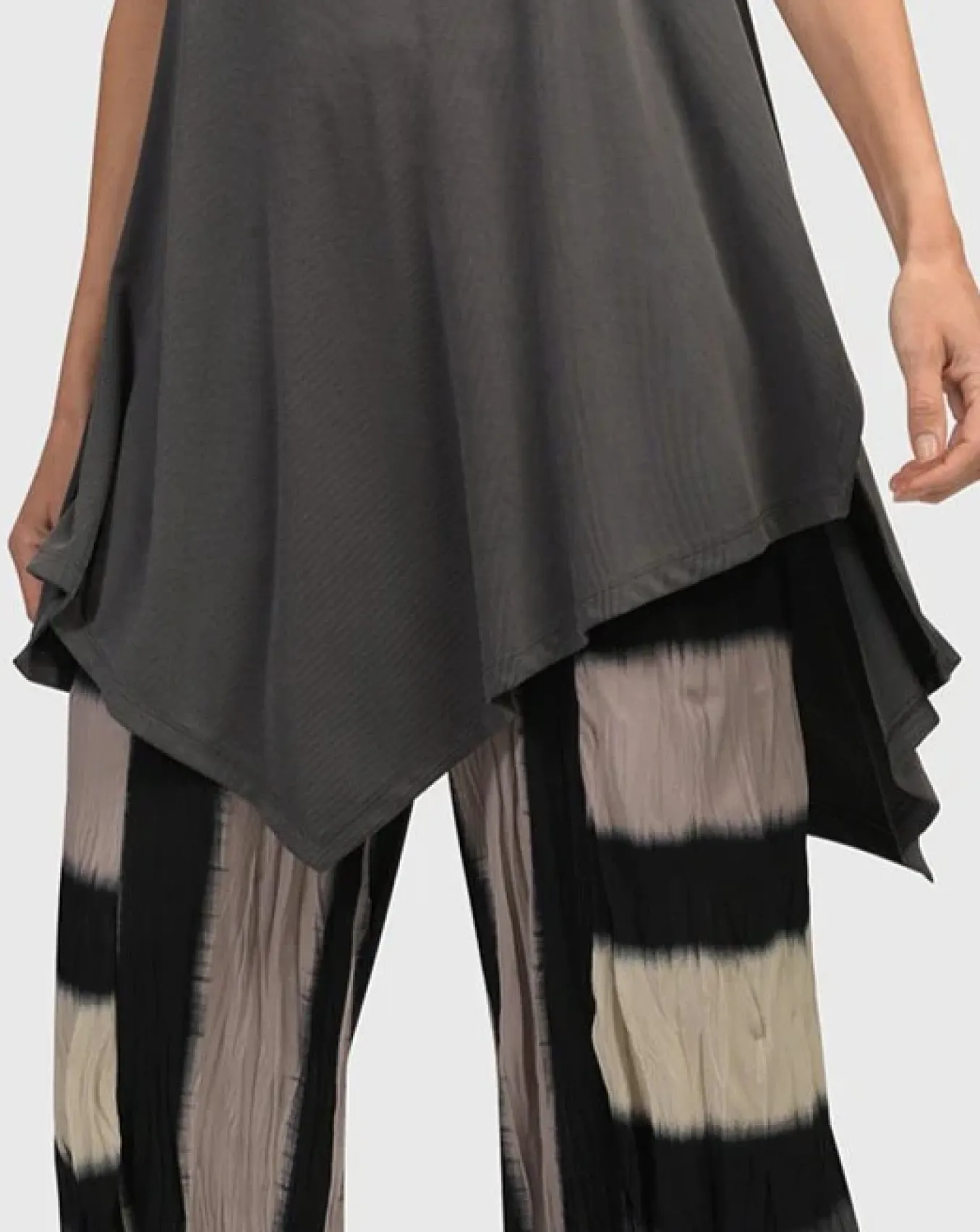 Alembika. Essential Joy Sleeveless Tunic Top.