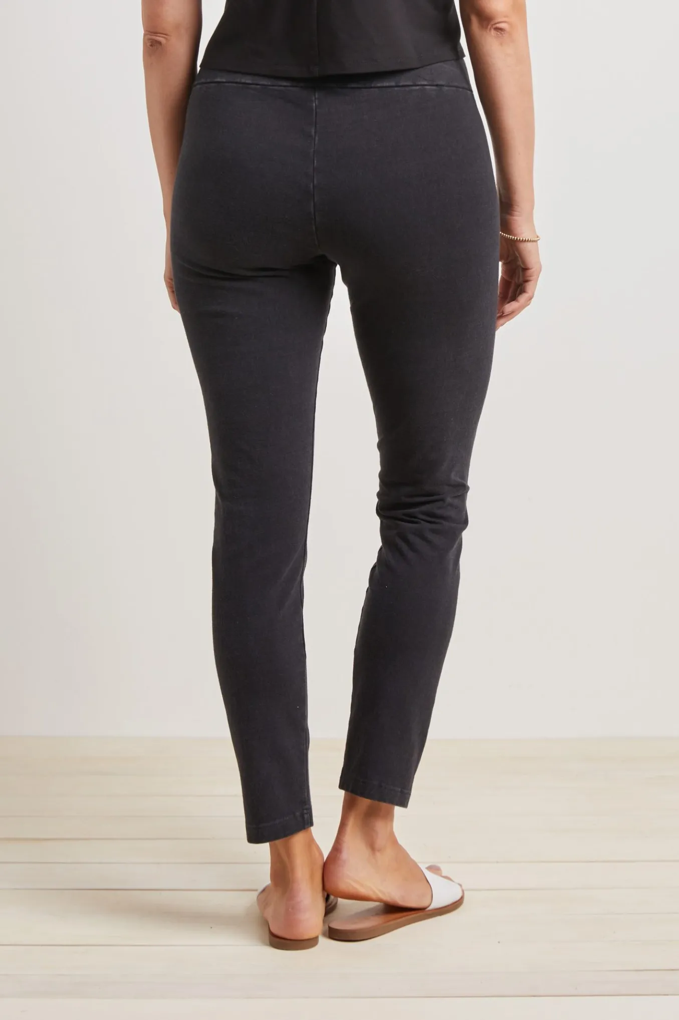 Habitat. Stone Wash Cotton Stretch Crop Pant In *Black*.