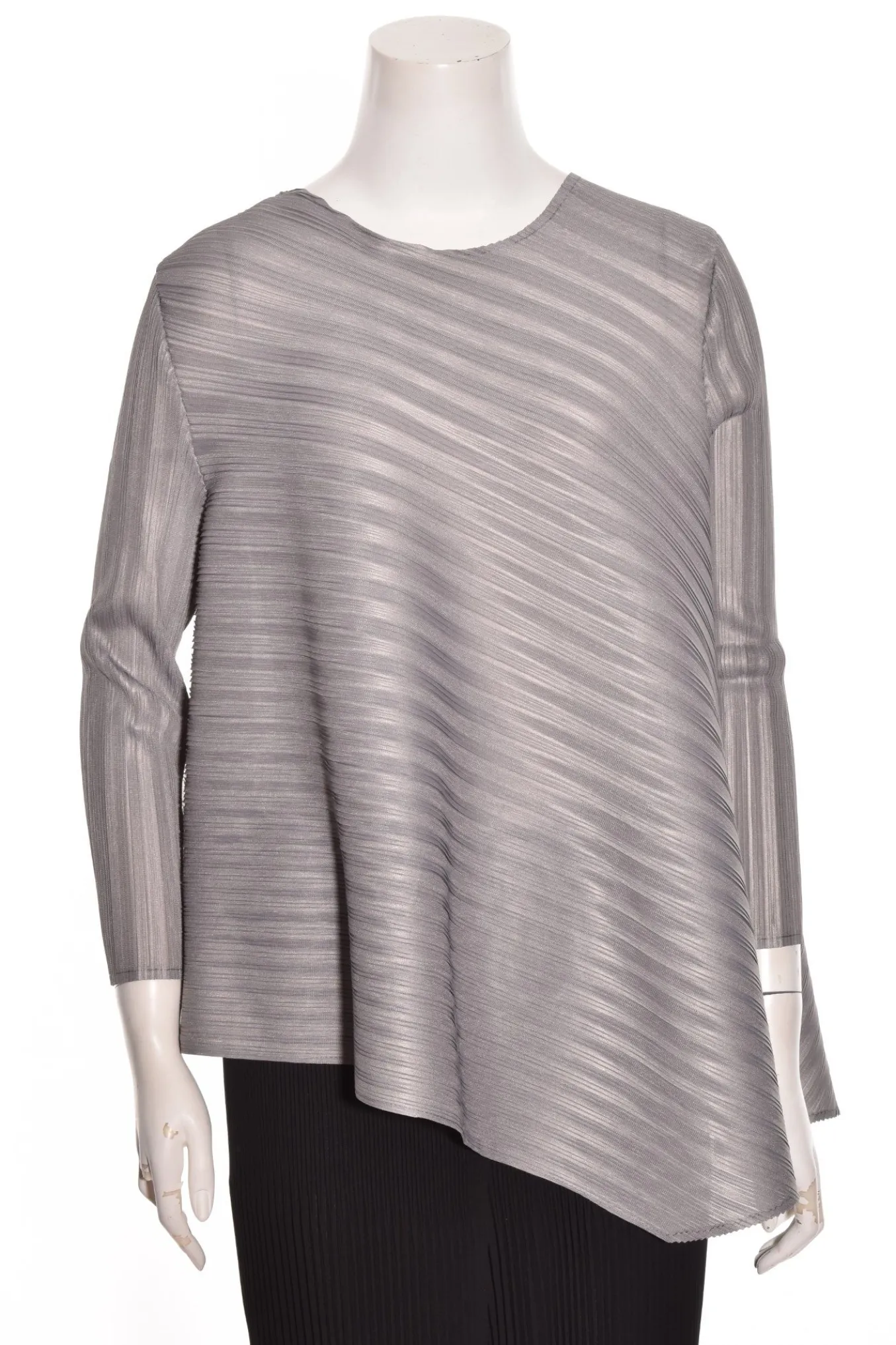 Vanite Couture. Angled Three Quarter Scoop Neck Top.